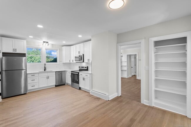 Photo - 1070 Whitney Ave Unidad 2