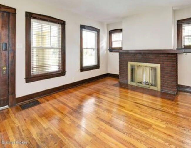 Photo - 644 Ervay Ave
