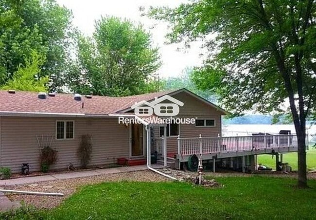 Building Photo - Available now - enjoy lake life in this 3 bedroom 2 bath single family home in Howard Lake!