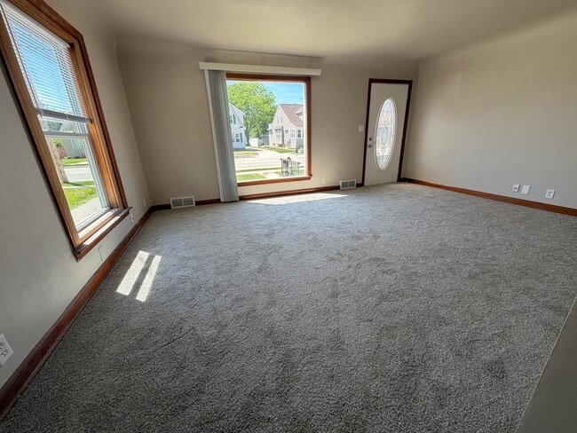 Photo - 637 Racine St