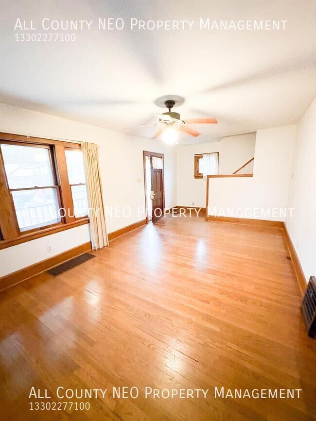 Photo - 1051 Brown St