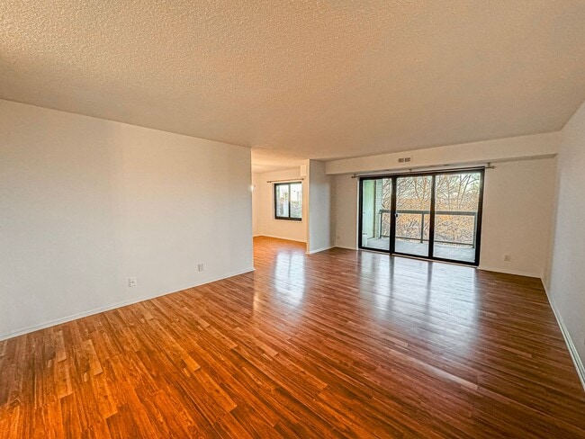 Photo - Recently Renovated 3 Bed 2.5 Bath Condo With Balcony In Vibrant Watergate At Landmark - Utilities...
