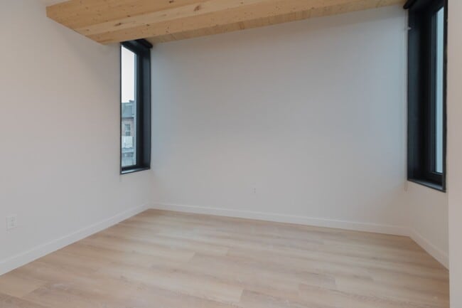 Photo - 13 E Lenox St