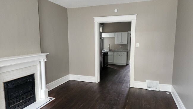 "Charming 1-Bedroom Gem in St. Louis's Vibrant Heart – Alberta Street Awaits!"