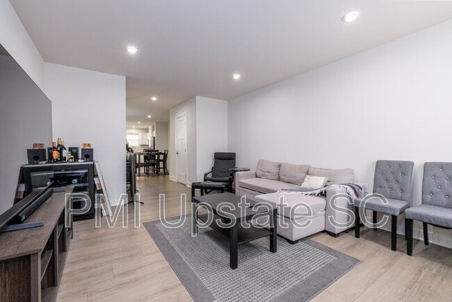 Photo - 413 Camarillo Ln