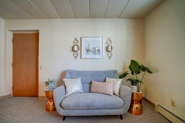 2116- Living Room