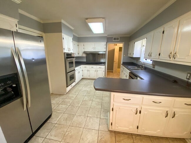 Photo - 4 bed, 2.5 bath home in East Memphis near CBHS, Shelby Farms, and Baptist Hospital