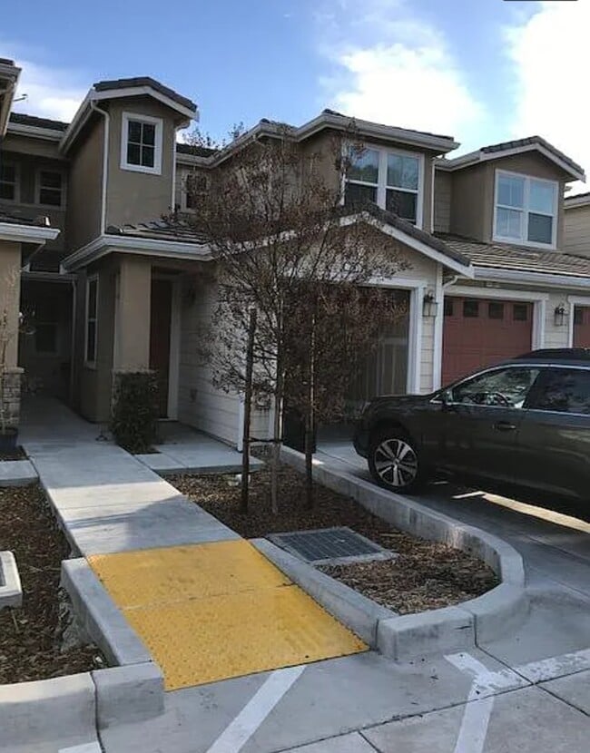 Building Photo - 209 Elworthy Ranch Cir Unit #4 Rental