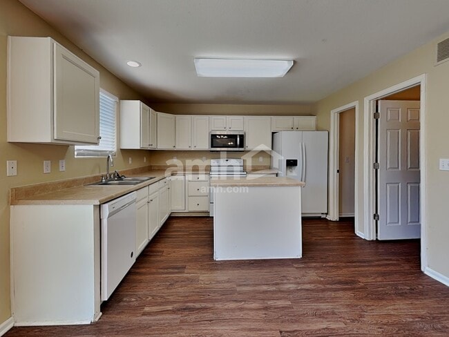 Photo - 1135 Legend Oak Dr