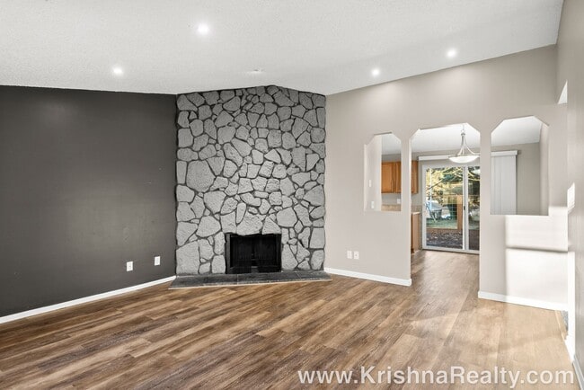 Photo - Renovated 2BD/1BA Duplex | Single-Level | Stoneridge – Tualatin