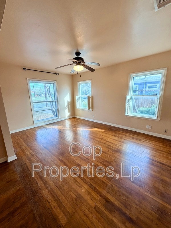 Photo - 118 Field Crest Dr