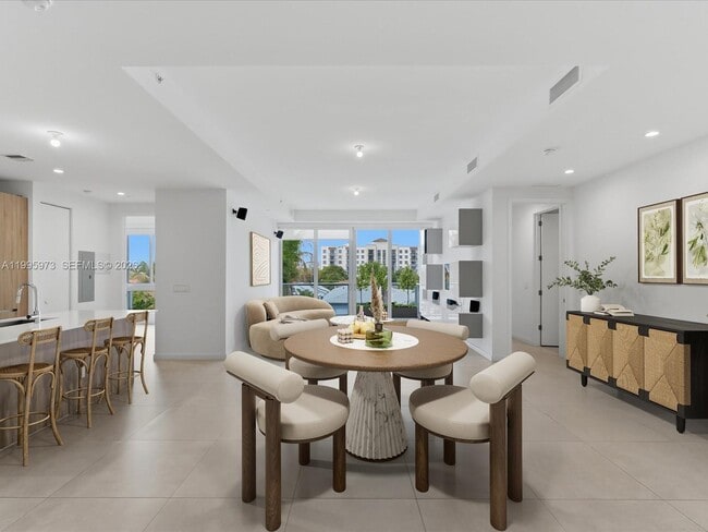 Photo - 529 SW 11th St Unidad 303