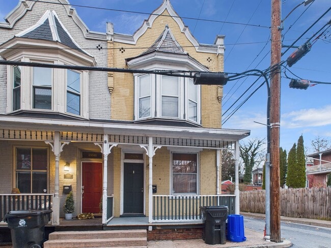 Building Photo - 3 Bedroom Single Family Home on Delaware St.