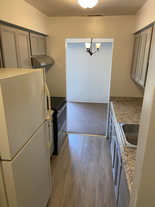 Updated kitchen - 30052 W 12 Mile Rd Unit 65