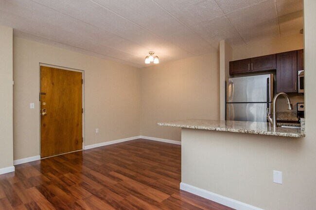 Photo - 43 Burnham St Unit A1