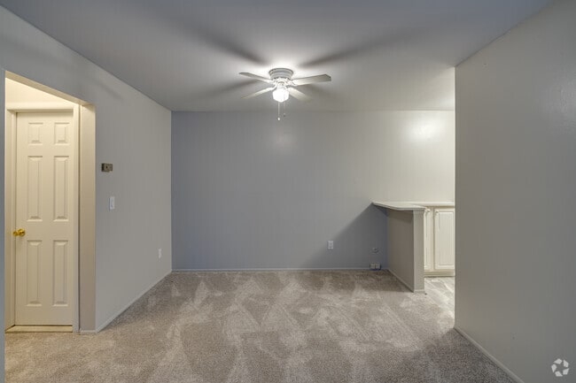 1BR, 1BA - 780SF - Dining Area