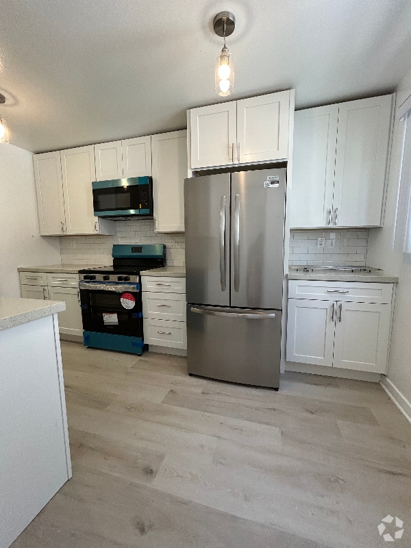 Building Photo - 5335 Yarmouth Ave Unit 208 Rental