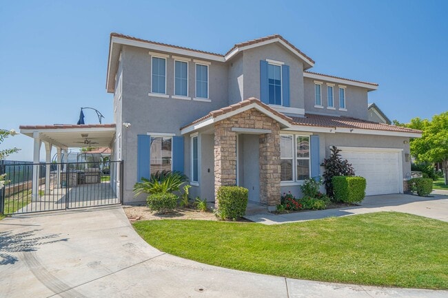 Building Photo - Spectacular 5-Bedroom Home with Pool, RV P...