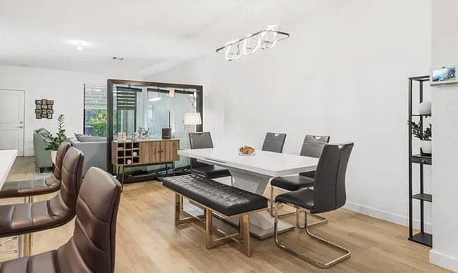 Photo - 531 NW 17th St