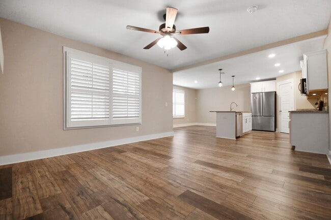 Photo - Pet Friendly Four Bedroom!
