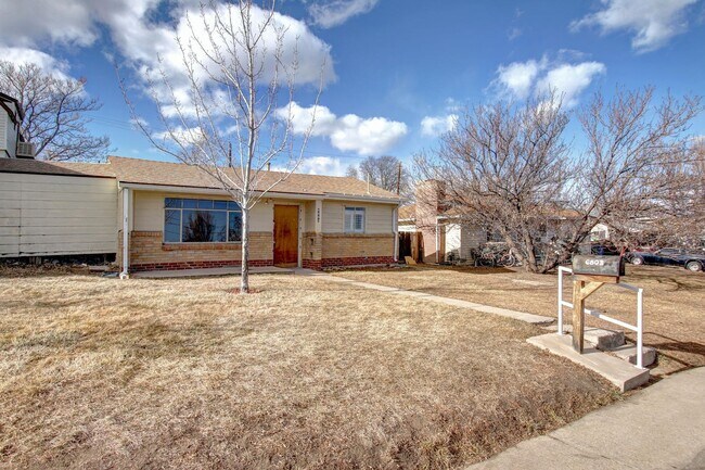 Photo - Beautiful RARE one bedroom House (not town...