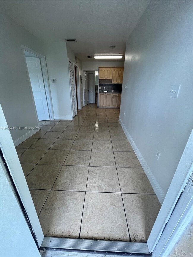 Building Photo - 2185 NW 16th Terrace Unit 7