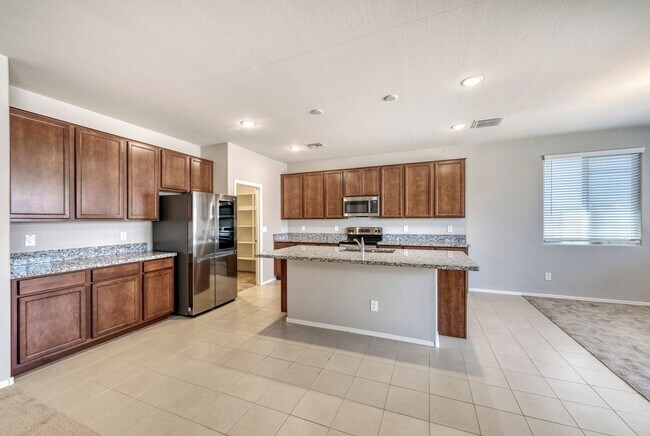 Building Photo - Like new single level 4 Bedroom, 2.5 Bathr... Rental
