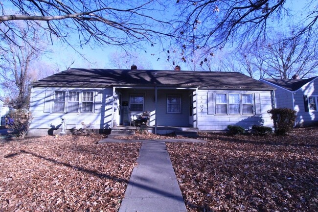 Building Photo - December FREE On This Non-Updated 1 Bedroom 1 Bath Duplex in Olathe