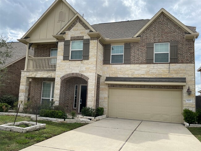 Photo - 627 Oak Cir Dr E