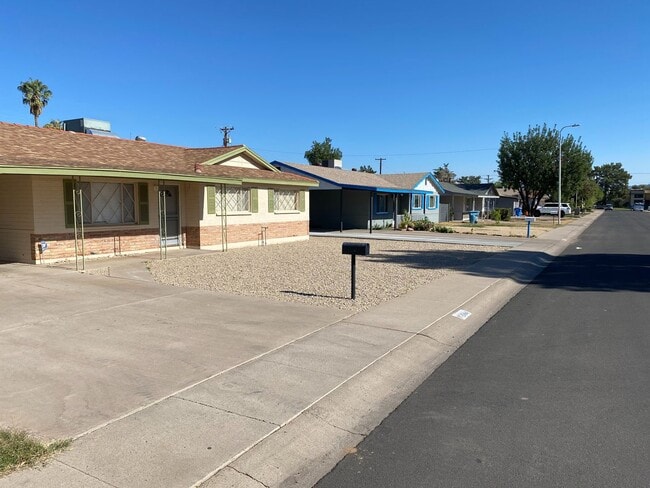 2344 W Echo Ln