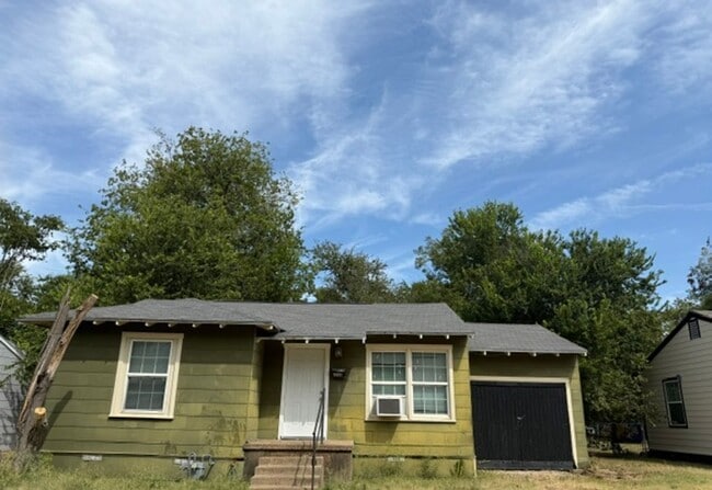 Building Photo - 3113 Wenz Ave
