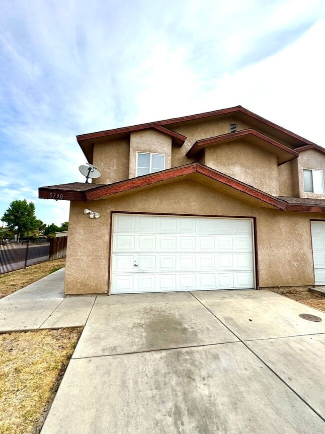 Building Photo - 5730 Castlegate Ln