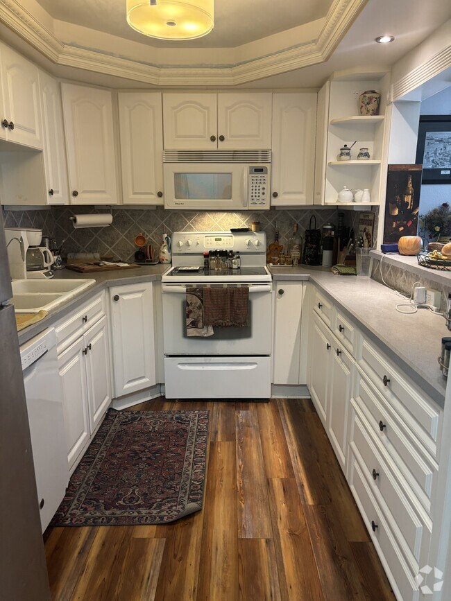 Building Photo - 1926 Ocean Shore Blvd Unit 101 Rental