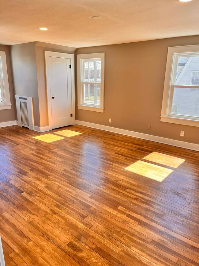 Building Photo - Maple Ave