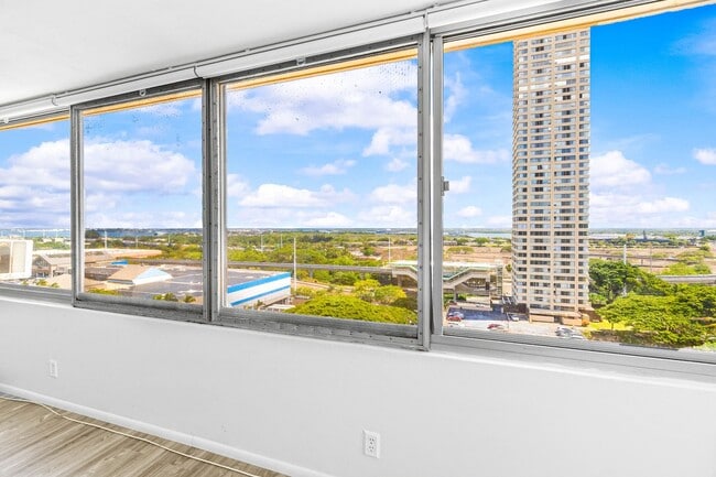 Building Photo - Welcome to your urban oasis! Rental