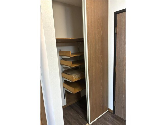 Photo - 305 N Clayborn Ave