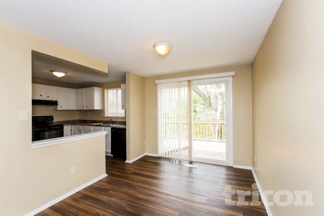 Photo - 3205 Winchelsea Dr