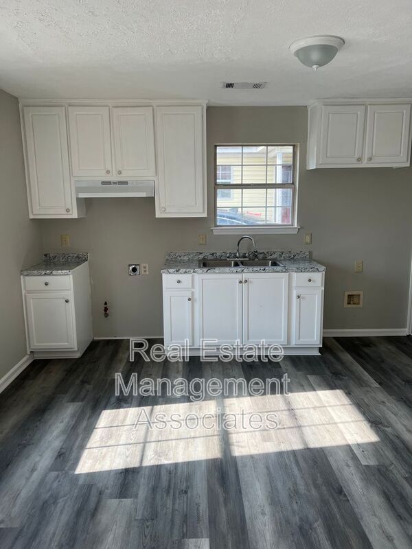 Photo - 201 Grove Pl