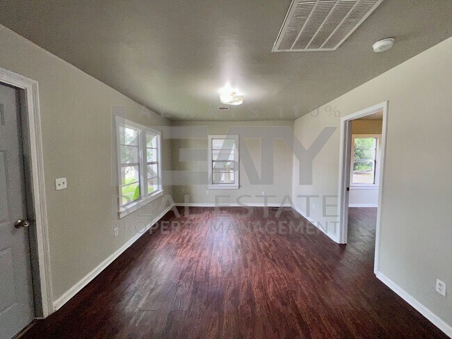 Photo - 2 Bedroom Home in Freetown!