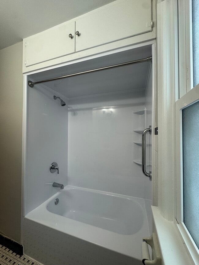 Photo - Mohawk 4-unit Unit 2