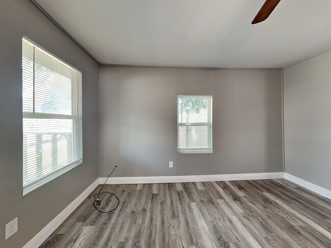 Photo - 2211 Hooper St