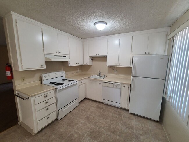 Photo - Utilities Included! Hayward 2-Bedroom with... Unidad 2