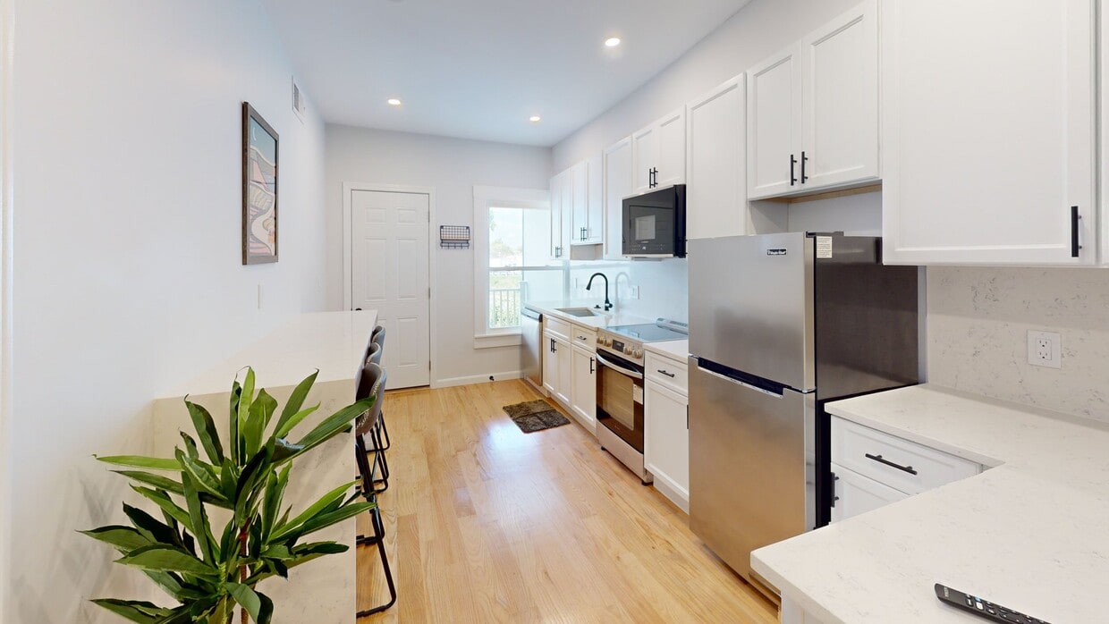 Photo - Private bedroom in 3 bed/2 bath Home
