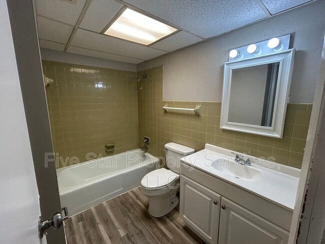 Photo - 205 W Allen St Unit 117