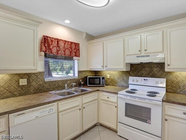 4912 Tamiami Trl E Unit 209