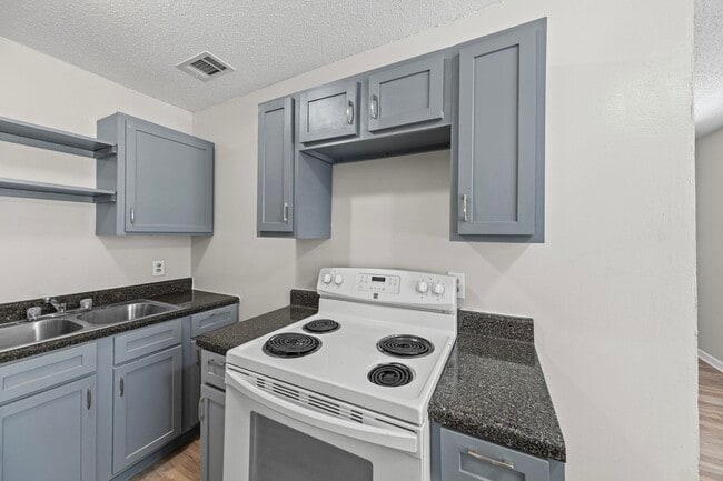 Photo - 410 Carbon Cove