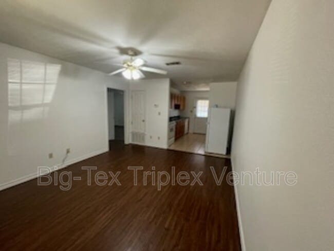 Photo - 260 N Pecan St