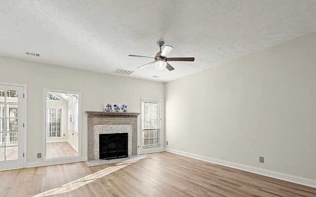 Photo - 4235 Marjorie Rd SW