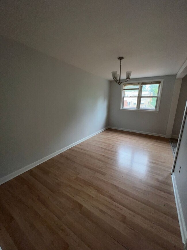 THREE BEDROOM TWIN w Garage! Rental House Rental in Allentown, PA