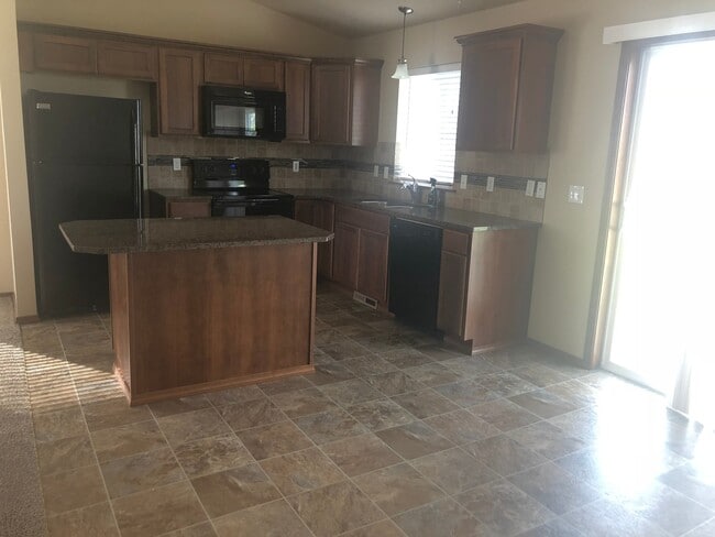 Photo - Beautiful Custom Home in The Cove at The radiant Lake Estates